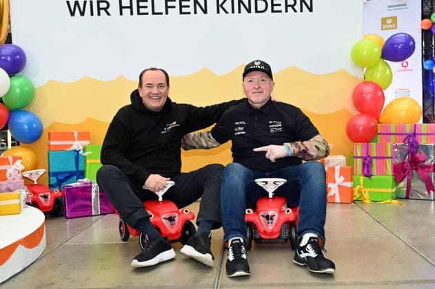 Presenter Wolfram Kons and Joey Kelly at a photo session for the 24-hour birthday challenge to mark the 30th anniversary of the RTL Spendenmarathon wir helfen Kindern, which takes place from 20 11 18 00 hrs.