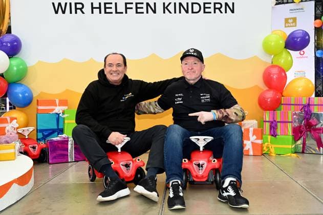 Presenter Wolfram Kons and Joey Kelly at a photo session for the 24-hour birthday challenge to mark the 30th anniversary of the RTL Spendenmarathon wir helfen Kindern, which takes place from 20 11 18 00 hrs.