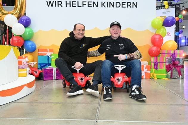 Presenter Wolfram Kons and Joey Kelly at a photo session for the 24-hour birthday challenge to mark the 30th anniversary of the RTL Spendenmarathon wir helfen Kindern, which takes place from 20 11 18 00 hrs.