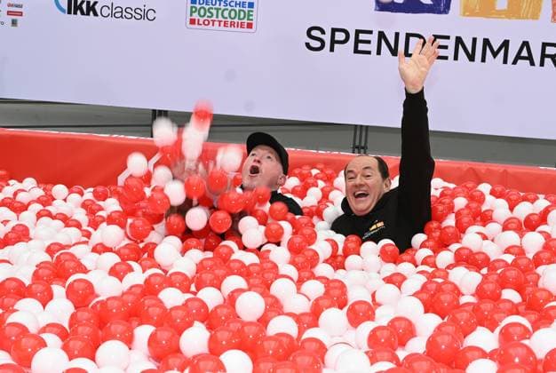 Presenter Wolfram Kons and Joey Kelly at a photo session for the 24-hour birthday challenge to mark the 30th anniversary of the RTL Spendenmarathon wir helfen Kindern, which takes place from 20 11 18 00 hrs.