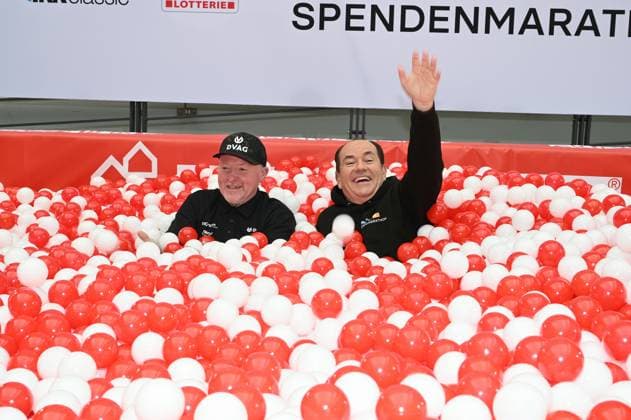 Presenter Wolfram Kons and Joey Kelly at a photo session for the 24-hour birthday challenge to mark the 30th anniversary of the RTL Spendenmarathon wir helfen Kindern, which takes place from 20 11 18 00 hrs.
