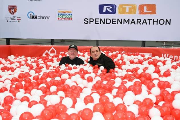 Presenter Wolfram Kons and Joey Kelly at a photo session for the 24-hour birthday challenge to mark the 30th anniversary of the RTL Spendenmarathon wir helfen Kindern, which takes place from 20 11 18 00 hrs.