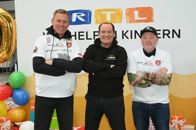 Former soccer player Ingo Anderbrügge, presenter Wolfram Kons and Joey Kelly, l r, at a photo session for the 24-hour birthday challenge to mark the 30th anniversary of the RTL Spendenmarathon wir helfen Kindern, which takes place from 20 11 18 00 h