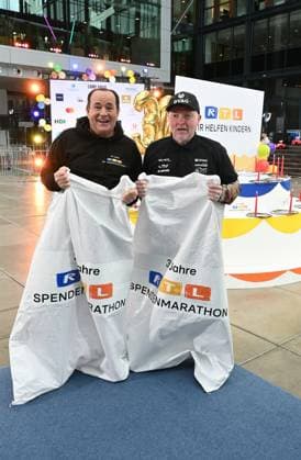 Presenter Wolfram Kons and Joey Kelly at a photo session for the 24-hour birthday challenge to mark the 30th anniversary of the RTL Spendenmarathon wir helfen Kindern, which takes place from 20 11 18 00 hrs.