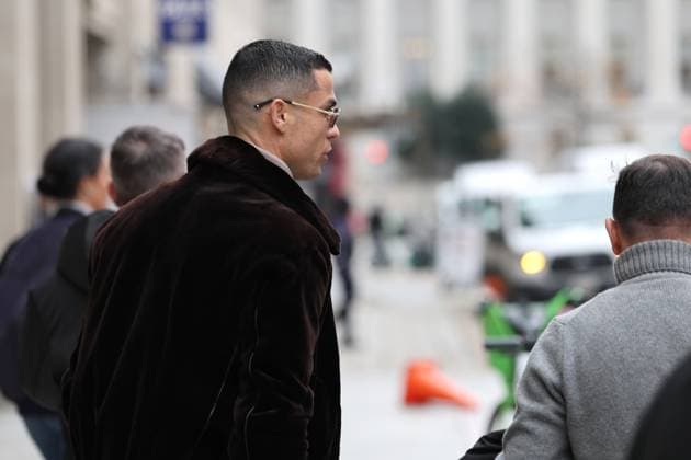 The captain of the Portuguese national football team and player for Saudi Arabia s Al-Nassr, Cristiano Ronaldo (C), walks out of his hotel in Washington, D.C USA 19 November 2025. Ronaldo met with U.S. President Donald Trump in the Oval Office before attending a state dinner hosted by the president on Tuesday in honor of Saudi Crown Prince Mohammed bin Salman and his delegation, which included the footballer. Cristiano Ronaldo met with Trump in the Oval Office during the visit of the Saudi prince !ACHTUNG: NUR REDAKTIONELLE NUTZUNG!  Copyright: xOctavioxGuzmánx USA6493 20251119-55018586511_1