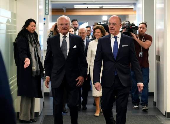 November 19, 2025, Ottawa, On, CAN: Sweden s King Carl XVI Gustaf, left, arrives at the Ericsson Research & Development facility in Ottawa, accompanied by Jan Carlson, chair of Ericsson s board of directors, on Wednesday, Nov. 19, 2025. Ottawa CAN - ZUMAc35_ 20251119_zaf_c35_040 Copyright: xJustinxTangx