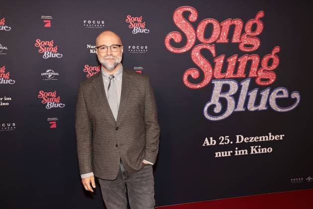 Craig Brewer at the Song Sung Blue movie premiere on 19 11 2025 at the Zoo Palast in Berlin Song Sung Blue movie premiere in Berlin with Hugh Jackman Kate Hudson