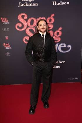 Riccardo Simonetti at the Song Sung Blue movie premiere on 19 11 2025 at the Zoo Palast in Berlin Song Sung Blue movie premiere in Berlin with Hugh Jackman Kate Hudson