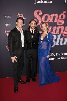 Hugh Jackman, Riccardo Simonetti and Kate Hudson at the Song Sung Blue movie premiere on 19 11 2025 at the Zoo Palast in Berlin Song Sung Blue movie premiere in Berlin with Hugh Jackman Kate Hudson