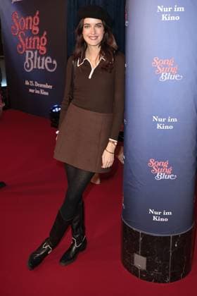 Marie Nasemann at the Song Sung Blue movie premiere on 19 11 2025 at the Zoo Palast in Berlin Song Sung Blue movie premiere in Berlin with Hugh Jackman Kate Hudson