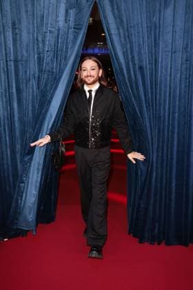 Riccardo Simonetti at the Song Sung Blue movie premiere on 19 11 2025 at the Zoo Palast in Berlin Song Sung Blue movie premiere in Berlin with Hugh Jackman Kate Hudson