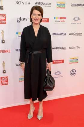 abb Susanne Daubner presenter as a guest on the red carpet at the award ceremony of the Golden Image of Women 2025 at the Theater im Hafen on 19 11 2025 in Hamburg Hamburg Germany
