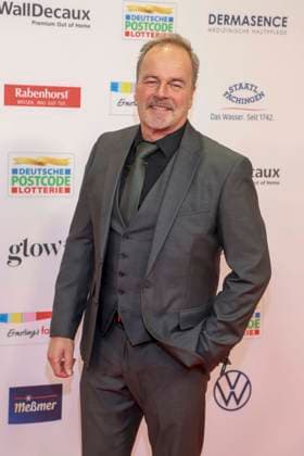 abb Till Demtroeder as a guest on the red carpet at the award ceremony of the Golden Image of Women 2025 at the Theater im Hafen on 19 11 2025 in Hamburg Hamburg Germany
