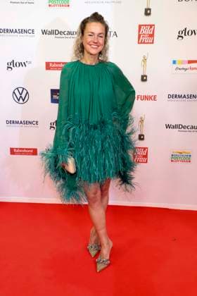 abb Rhea Harder Vennewald as a guest on the red carpet at the award ceremony of the Golden Image of a Woman 2025 at the Theater im Hafen on 19 11 2025 in Hamburg Hamburg Germany