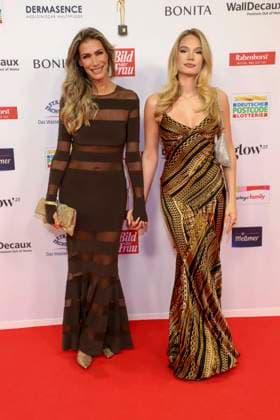abb Sam Helmers daughter Yasmina Filali as a guest on the red carpet at the Golden Image of a Woman 2025 award ceremony at the Theater im Hafen on 19 11 2025 in Hamburg Hamburg Germany