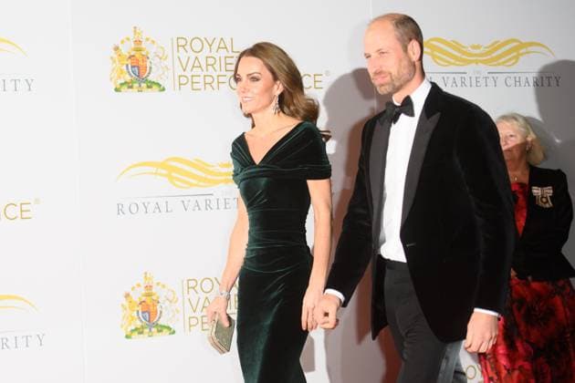 Prince and Princess of Wales Attend Royal Variety Performance Show at Royal Albert Hall, London - Wed 19 Nov 2025 Close-up detail of Catherine - The Princess of Wales jewelry purse as she attends the Royal Variety Performance show at Royal Albert Hall, London, England, UK on Wednesday 19 November, 2025., Credit:Justin Ng Avalon UK, England, London, Royal Albert Hall  Copyright: xJustinxNgx xAvalonx 1053396808