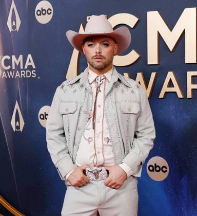 Adam Mac arrives on the red carpet for the 59th CMA Awards in Nashville, Tennessee, on Wednesday, November 19, 2025.  NAS20251119102 JOHNxANGELILLO