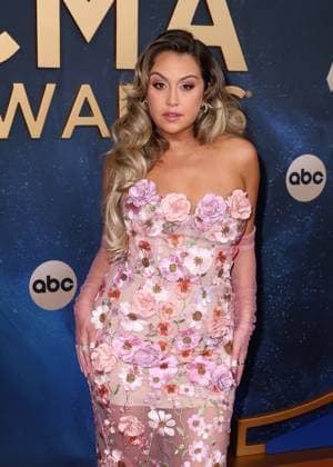 59th Annual CMA Awards - Arrivals Alexandra Kay arriving at the 59th Annual Country Music Association Awards held at the Bridgestone Arena on November 19, 2025 in Nashville, TN. Nashville Bridgestone Arena Tennessee USA Copyright: xCurtisxHilbunx xAFF-USA.COMx