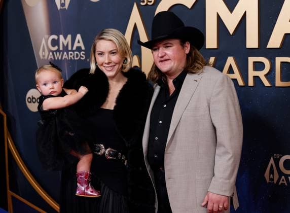 (L-R) Sophie Worthington and Jake Worthington arrive on the red carpet for the 59th CMA Awards in Nashville, Tennessee, on Wednesday, November 19, 2025.  NAS20251119153 JOHNxANGELILLO