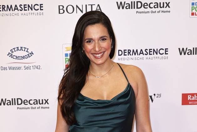 Backqueen Sally Oezcan at the Goldene Bild der Frau award ceremony on 19 11 2025 at the Stage Theater in Hamburg Goldene Bild der Frau award ceremony 2025 in Hamburg