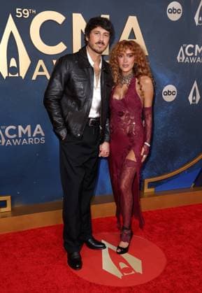 59th Annual CMA Awards - Arrivals Morgan Evans and Laci Kaye Booth arriving at the 59th Annual Country Music Association Awards held at the Bridgestone Arena on November 19, 2025 in Nashville, TN. Nashville Bridgestone Arena Tennessee USA Copyright: xCurtisxHilbunx xAFF-USA.COMx