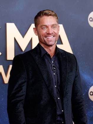 Brett Young arrives on the red carpet for the 59th CMA Awards in Nashville, Tennessee, on Wednesday, November 19, 2025.  NAS20251119167 JOHNxANGELILLO