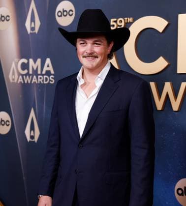 Zach Top arrives on the red carpet for the 59th CMA Awards in Nashville, Tennessee, on Wednesday, November 19, 2025.  NAS20251119168 JOHNxANGELILLO