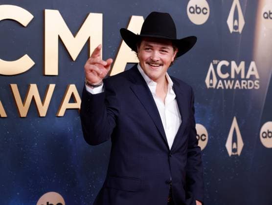 Zach Top arrives on the red carpet for the 59th CMA Awards in Nashville, Tennessee, on Wednesday, November 19, 2025.  NAS20251119169 JOHNxANGELILLO