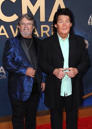 59th Annual CMA Awards - Arrivals Shenandoah arriving at the 59th Annual Country Music Association Awards held at the Bridgestone Arena on November 19, 2025 in Nashville, TN. Nashville Bridgestone Arena Tennessee USA Copyright: xCurtisxHilbunx xAFF-USA.COMx