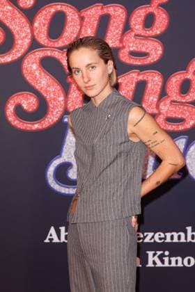 Premiere Song Sung Blue Alexasearth Alexa Grassmann at the European premiere of the movie Song Sung Blue at Zoo Palast on 19 11 2025 in Berlin Copyright: xEventpressxKochanx