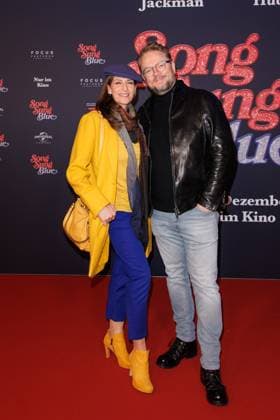 Premiere Song Sung Blue Ulrike Frank and Marc Schubring at the European premiere of the movie Song Sung Blue at the Zoo Palast on 19 11 2025 in Berlin Copyright: xEventpressxKochanx
