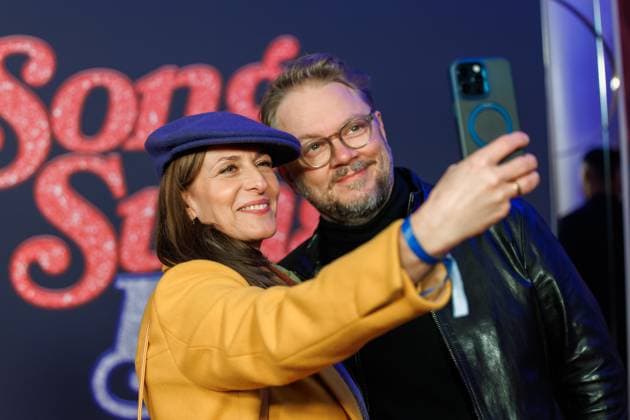 Premiere Song Sung Blue Ulrike Frank and Marc Schubring at the European premiere of the movie Song Sung Blue at the Zoo Palast on 19 11 2025 in Berlin Copyright: xEventpressxKochanx