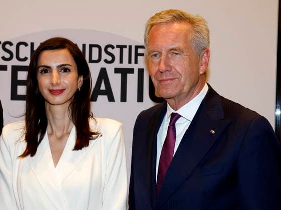 Anahita Thoms, Christian Wulff Chairman of the DSI Board of Trustees at the TALISMAN 2025 award ceremony of the Deutschlandstiftung Integration at the Allianz Forum in Berlin