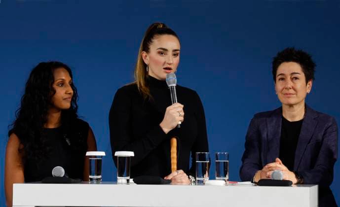 Anja Peripanathan Alumna of the DSI , Elena Semechin Prizewinner 2025 Para Swimmer, multiple World and European Champion , Dunja Hayali Prizewinner Talisman 2024 at the award ceremony of the TALISMAN 2025 of the Deutschlandstiftung Integration at the Allianz Forum in Berlin