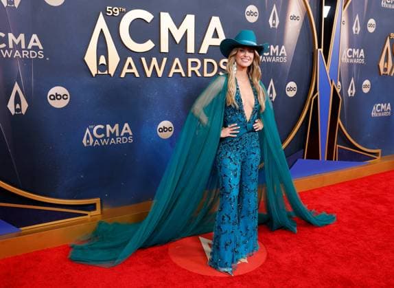 Lainey Wilson arrives on the red carpet for the 59th CMA Awards in Nashville, Tennessee, on Wednesday, November 19, 2025.  NAS20251119192 JOHNxANGELILLO