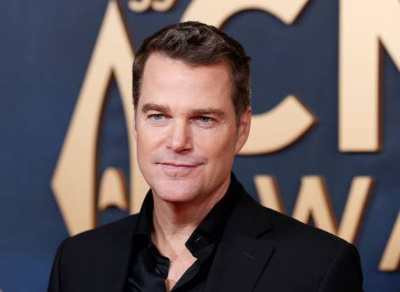 Chris O Donnell arrives on the red carpet for the 59th CMA Awards in Nashville, Tennessee, on Wednesday, November 19, 2025.  NAS20251119196 JOHNxANGELILLO