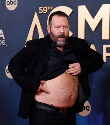 Bert Kreischer arrives on the red carpet for the 59th CMA Awards in Nashville, Tennessee, on Wednesday, November 19, 2025.  NAS20251119198 JOHNxANGELILLO