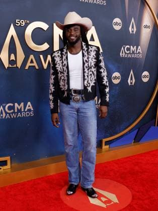 Shaboozey arrives on the red carpet for the 59th CMA Awards in Nashville, Tennessee, on Wednesday, November 19, 2025.  NAS20251119227 JOHNxANGELILLO
