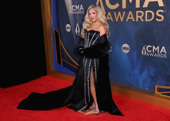 59th Annual CMA Awards - Arrivals Megan Moroney arriving at the 59th Annual Country Music Association Awards held at the Bridgestone Arena on November 19, 2025 in Nashville, TN. Nashville Bridgestone Arena Tennessee USA Copyright: xCurtisxHilbunx xAFF-USA.COMx