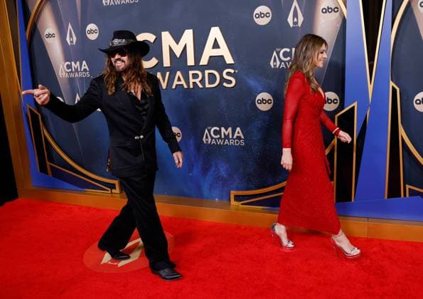 (L-R) Billy Ray Cyrus and Elizabeth Hurley arrive on the red carpet for the 59th CMA Awards in Nashville, Tennessee, on Wednesday, November 19, 2025.  NAS20251119239 JOHNxANGELILLO