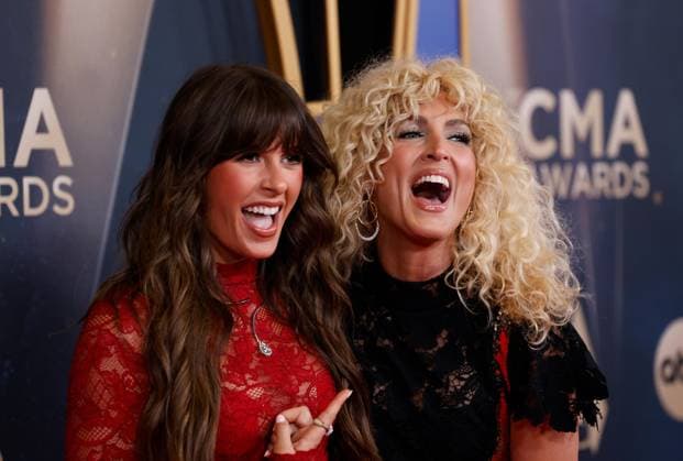 (L-R) Ella Langley and Kimberly Schlapman arrive on the red carpet for the 59th CMA Awards in Nashville, Tennessee, on Wednesday, November 19, 2025.  NAS20251119247 JOHNxANGELILLO