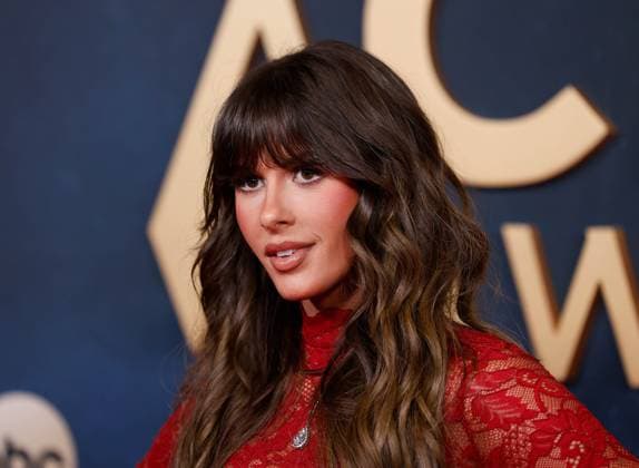 Ella Langley arrives on the red carpet for the 59th CMA Awards in Nashville, Tennessee, on Wednesday, November 19, 2025.  NAS20251119252 JOHNxANGELILLO