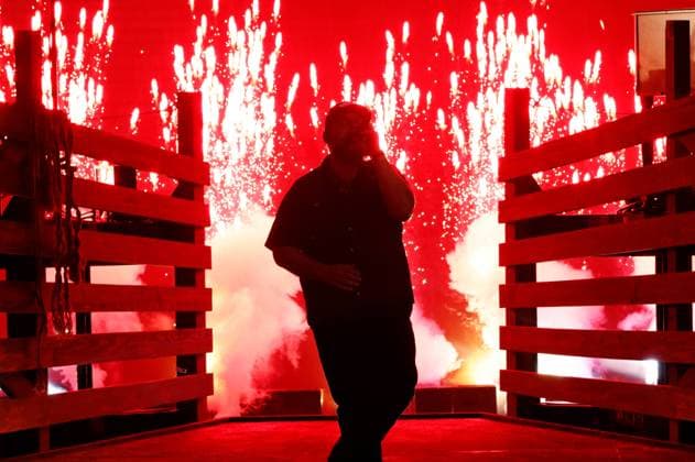 Luke Combs performs onstage during the 59th CMA Awards at the Bridgestone Arena in Nashville, Tennessee, on Wednesday, November 19, 2025.  NAS20251119257 JOHNxANGELILLO