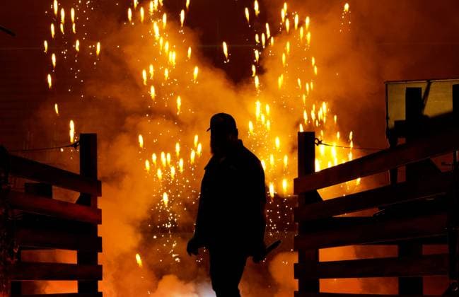Luke Combs performs onstage during the 59th CMA Awards at the Bridgestone Arena in Nashville, Tennessee, on Wednesday, November 19, 2025.  NAS20251119260 JOHNxANGELILLO