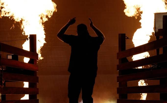 Luke Combs performs onstage during the 59th CMA Awards at the Bridgestone Arena in Nashville, Tennessee, on Wednesday, November 19, 2025.  NAS20251119261 JOHNxANGELILLO