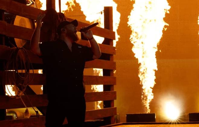Luke Combs performs onstage during the 59th CMA Awards at the Bridgestone Arena in Nashville, Tennessee, on Wednesday, November 19, 2025.  NAS20251119262 JOHNxANGELILLO