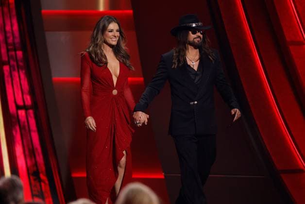 (L-R) Elizabeth Hurley and Billy Ray Cyrus appear onstage during the 59th CMA Awards at the Bridgestone Arena in Nashville, Tennessee, on Wednesday, November 19, 2025.  NAS20251119276 JOHNxANGELILLO