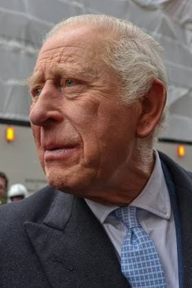 King Charles visits Fortnum & Mason in London, UK - 19 Nov 2025 King Charles III seen outside Fortnum & Mason after marking the second anniversary of the Coronation Food Project and holding talks with chief executives and senior leaders from Alliance Food Sourcing. London United Kingdom Copyright: xDinendraxHariax xSOPAxImagesx 1911_King_Charles_DH_009