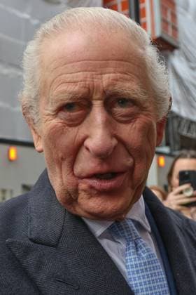 King Charles visits Fortnum & Mason in London, UK - 19 Nov 2025 King Charles III seen outside Fortnum & Mason after marking the second anniversary of the Coronation Food Project and holding talks with chief executives and senior leaders from Alliance Food Sourcing. London United Kingdom Copyright: xDinendraxHariax xSOPAxImagesx 1911_King_Charles_DH_012