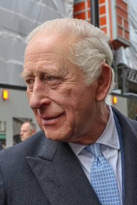 King Charles visits Fortnum & Mason in London, UK - 19 Nov 2025 King Charles III seen outside Fortnum & Mason after marking the second anniversary of the Coronation Food Project and holding talks with chief executives and senior leaders from Alliance Food Sourcing. London United Kingdom Copyright: xDinendraxHariax xSOPAxImagesx 1911_King_Charles_DH_018